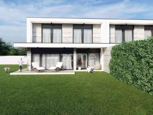Casa de 270 m² à venda Vila Nova de Famalicão, Braga