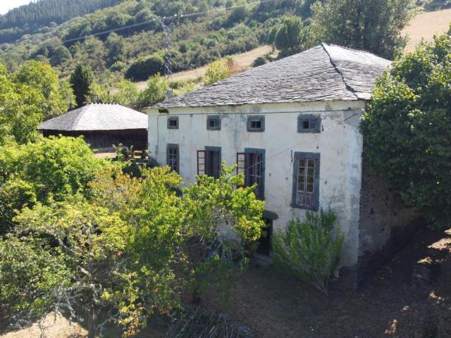 CASA DE RÚA · Una casona histórica asturiana con más de 10.000 m² de finca