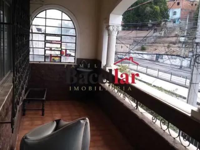 Casa de rua: Duplex / Residencial / Campinho
