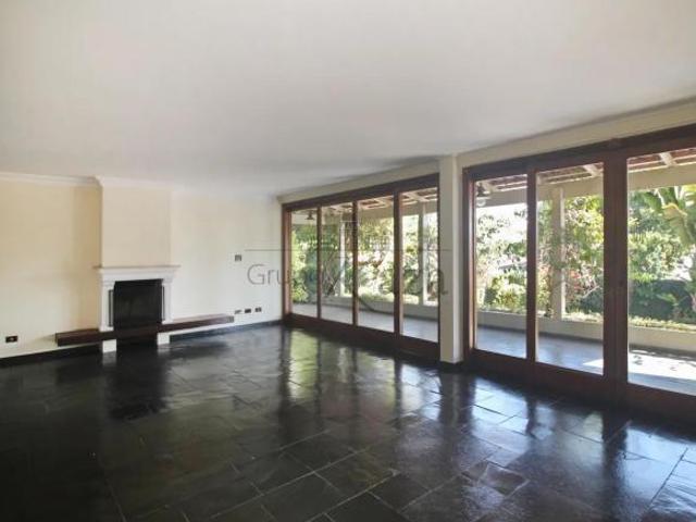 Casa de Rua Fechada Morumbi 5 Dormitórios 500m²