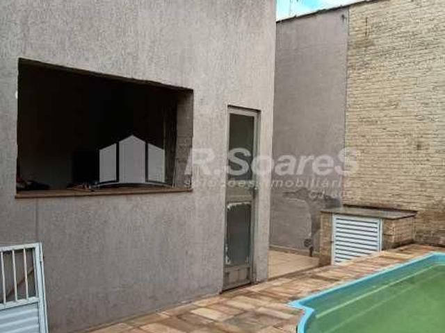 Casa de Rua: Linear / Residencial / Campinho