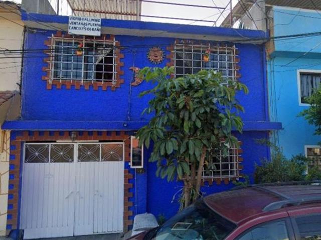 CASA DE REMATE EN ZAPOTITLAN TLAHUAC, CERCA DE PARQUE ANTENAS Y CENTRO DE TLAHUAC