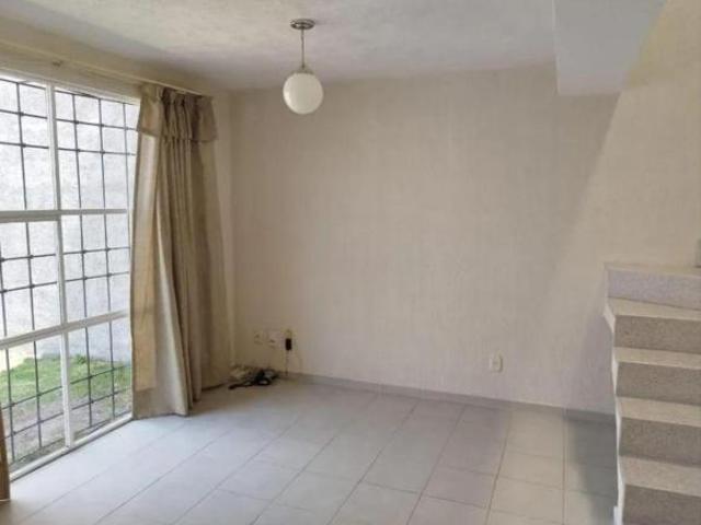 CASA DE REMATE EN CIRCUITO SAN CARLOS, FRACC. HACIENDA DEL VALLE, CERCA DE PLAZA SENDERO TOLUCA