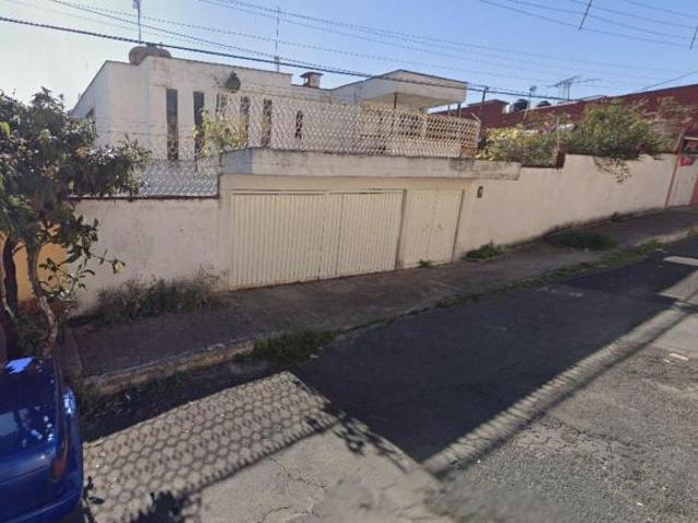 CASA DE REMATE EN LA ALVARO OBREGON, CERCA DE PLAZA LAS AGUILAS