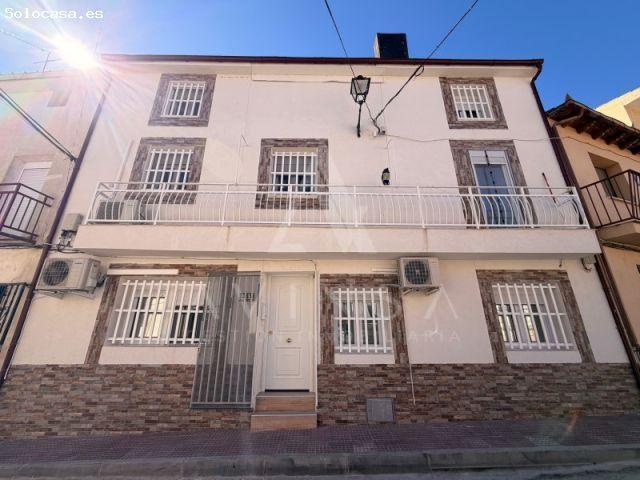 ¡Casa de revista en pueblo tranquilo con todos los servicios!