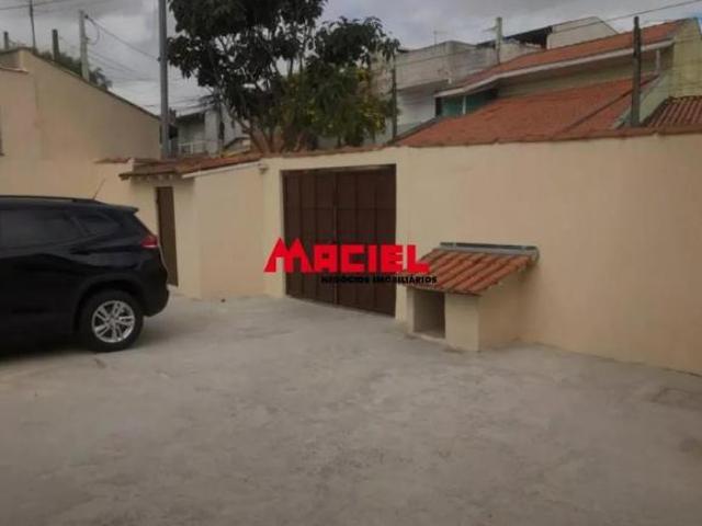 CASA DE TERRENO INTEIRO DE ESQUINA NA ZONA SUL