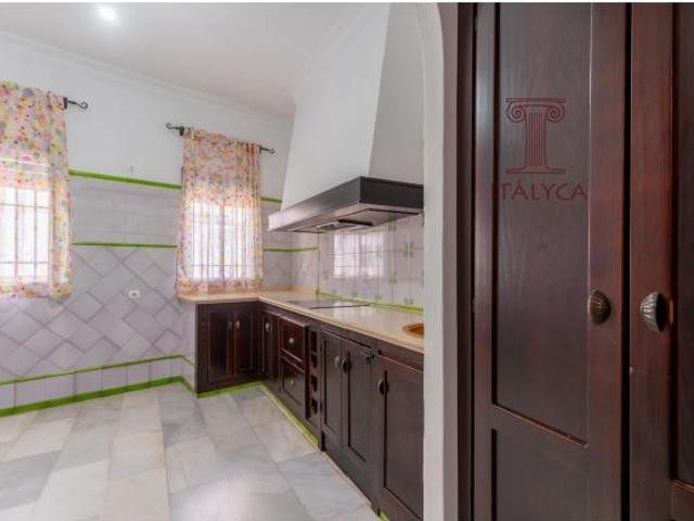 Casa de tres dormitorios, garaje y trastero
