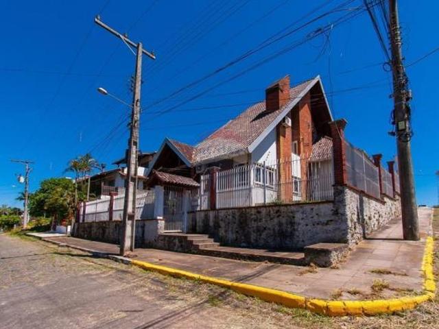 CASA DE TRÊS DORMITÓRIOS NO BAIRRO CENTENÁRIO
