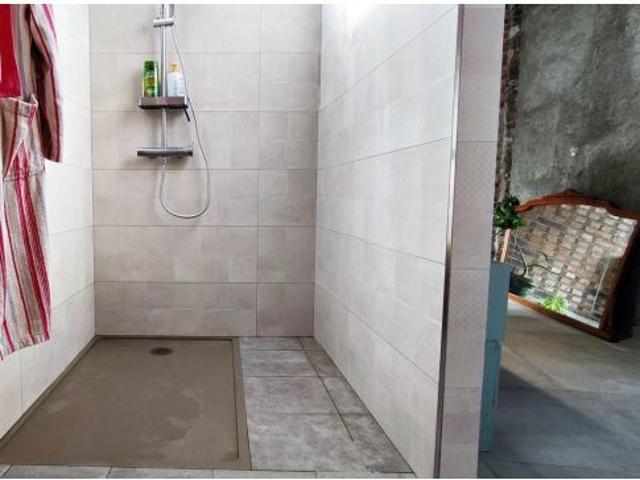 CASA DE TRES PLANTAS UNICA EN SU ESTILO EN VENTA EN EL CENTRO DE SANTPEDOR