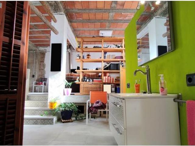 CASA DE TRES PLANTAS UNICA EN SU ESTILO EN VENTA EN EL CENTRO DE SANTPEDOR