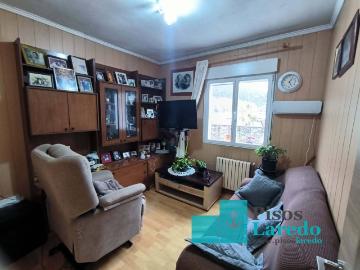 Casa de tres plantas con 2150 metros de terreno urbano!