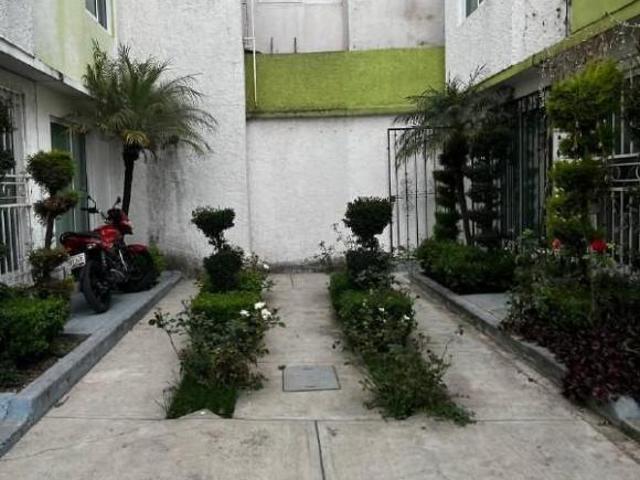 Casa de tres plantas en colonia Alberto de la Fuente, Puebla