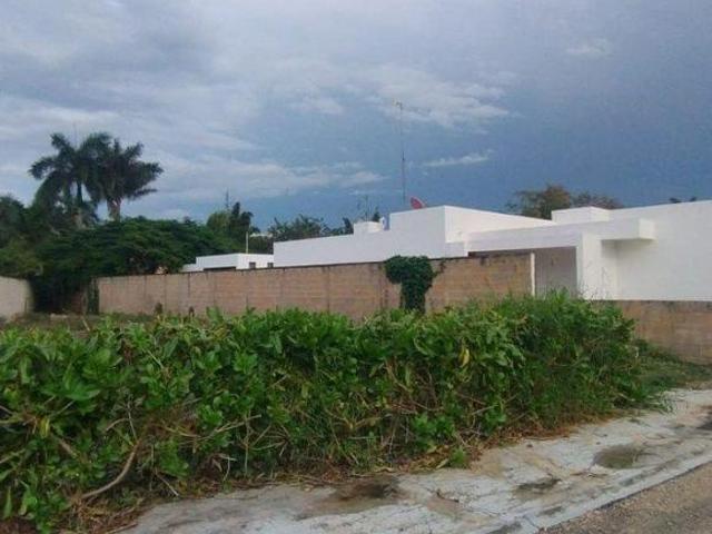 Casa de un nivel con alberca, con climas en toda la casa