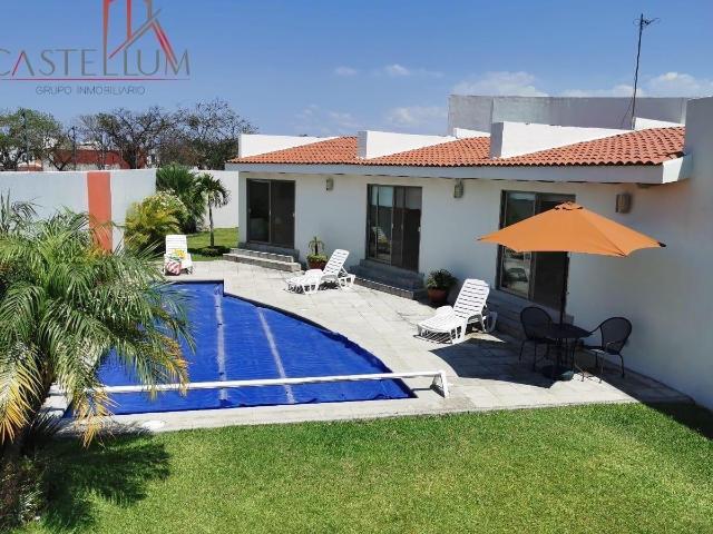 Casa de un nivel con alberca en venta en Jiutepec