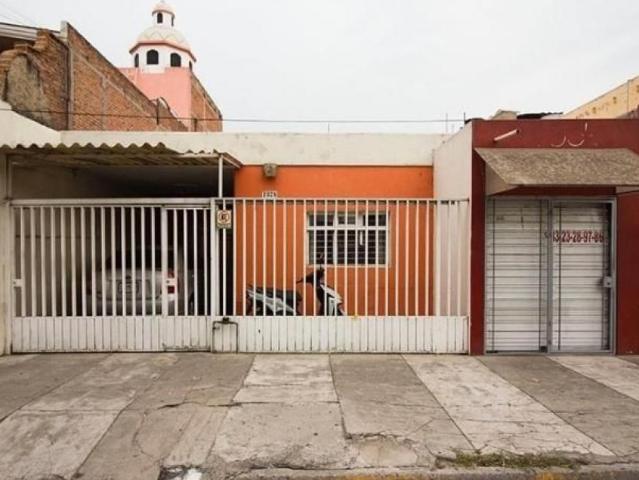 CASA DE UN NIVEL EN BUENA UBICACION