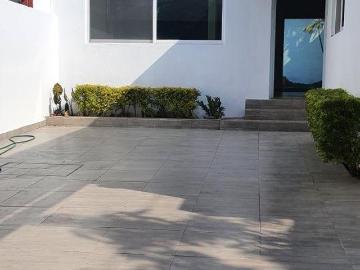 CASA DE UN NIVEL EN FRACCIONAMIENTO LAS FINCAS