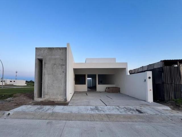 CASA DE UN NIVEL EN PUNTO LOMAS EN VENTA