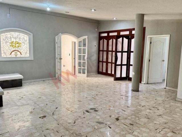 Casa de un nivel en Venta Cuautitlán, con amplio jardín