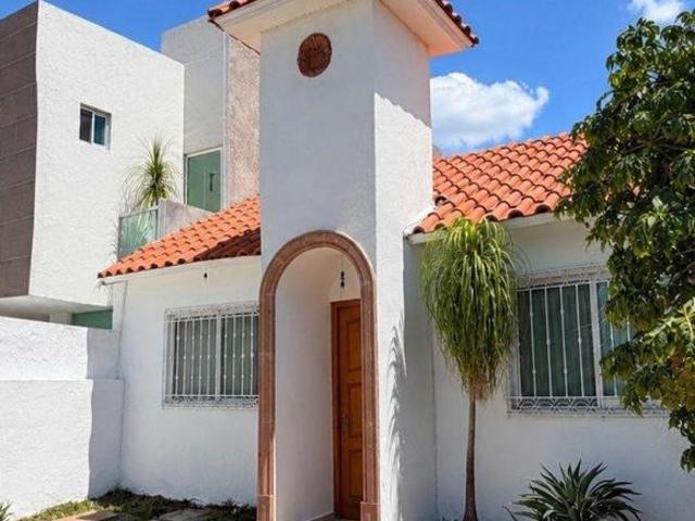 Casa de un nivel en Venta en las Trojes corregidora, Querétaro