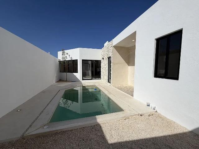 CASA DE UN PISO CON ALBERCA EN PRIVADA