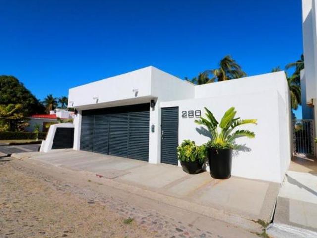 Casa de un Piso con Alberca, Fracc. El Cid en Mazatlán!