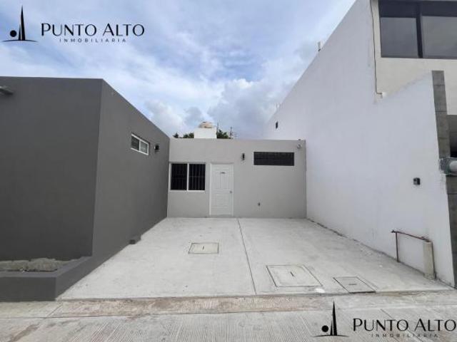 CASA DE UN PISO CON PATIO EN VENTA EN LA COL. LUNA LUNA