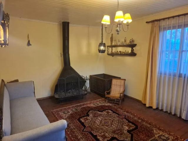 Casa de un piso, en Calle Yerbas Buenas, a pasos de Brasil | 5 dormitorios por 150000. 00 en Linares