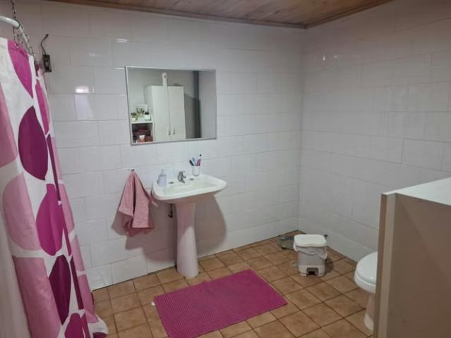 Casa de un Piso, en Barrio Oriente de Linares | 4 dormitorios por 140000. 00 en Linares