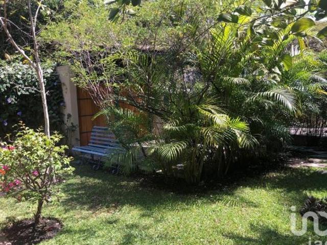 SE VENDE CASA DE UN PISO EN EXCLUSIVO FRACCIONAMIENTO. EN JIIUTEPEC