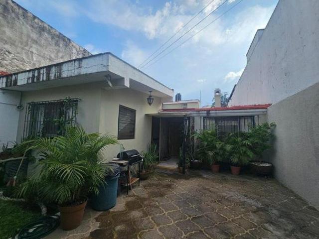 Casa de un piso en VENTA Col. Vallarta la Patria
