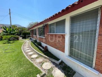 CASA DE UN SOLO NIVEL EN FRACCIONAMIENTO EL PARAJE, JIUTEPEC MORELOS