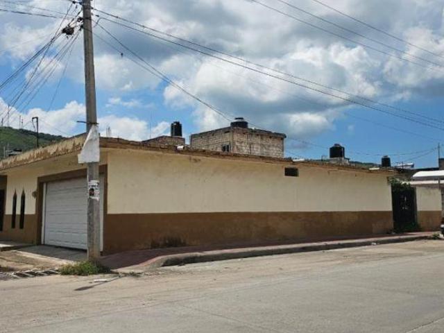 CASA DE UN SOLO NIVEL EN VENTA COL. OJO DE AGUA, TEPIC, NAYARIT ·