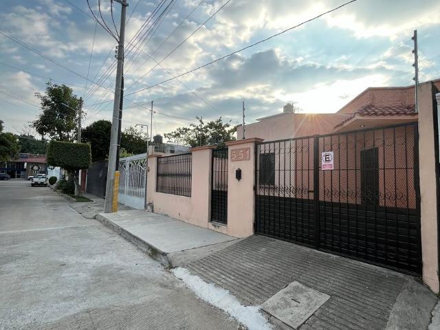 CASA DE UN SOLO PISO EN RENTA FRACCIONAMIENTO LA GLORIA