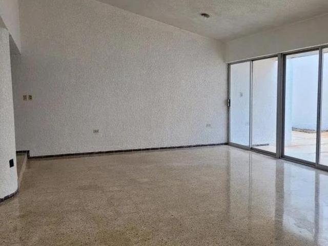 Casa de una planta con amplio terreno en venta en Villas La Hacienda