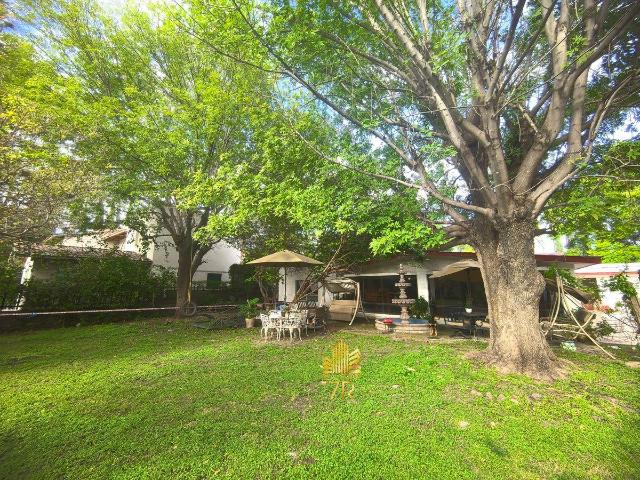 Casa de una planta en Jurica Campestre con alberca en VENTA para remodelar