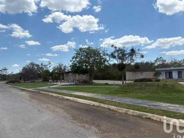 Casa de una planta en privada al norte de Mérida 3 recámaras Conkal