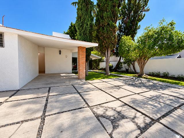 CASA DE UNA PLANTA EN RENTA CON 600 M² DE TERRENO, JURICA, QRO