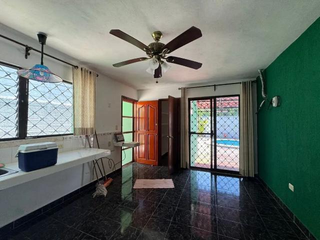 Casa de una planta en renta en Benito Juárez norte, 3 habitaciones con alberca