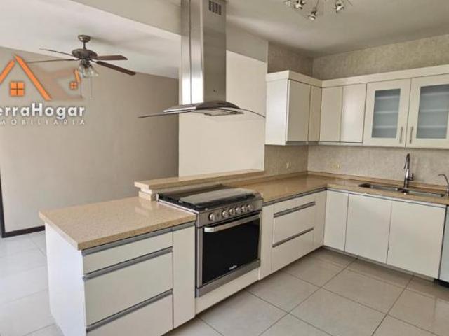 CASA DE UNA PLANTA EN VENTA COLONIA VERSALLES SUR, TEPIC JUNTO A COLONIA SAN JUAN