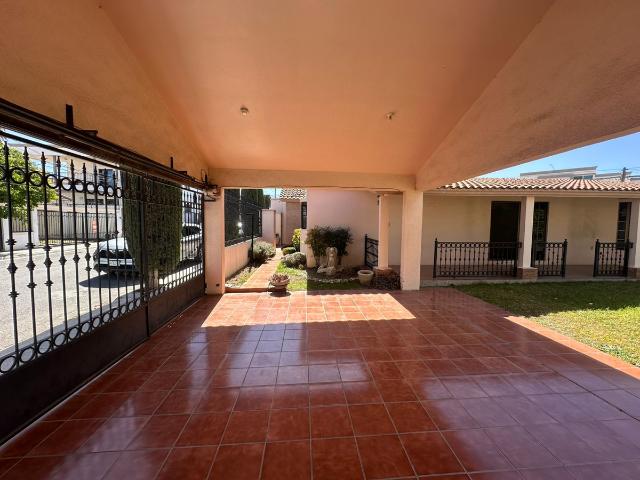 Casa de una Planta en Venta en Fraccionamiento Los Pinos, Saltillo