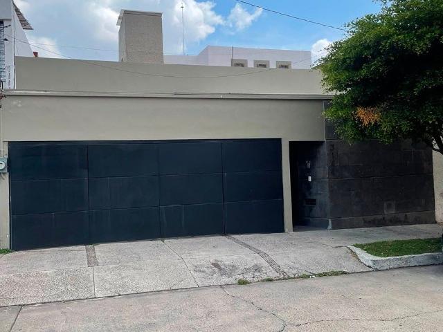 Casa de una planta. Remodelada. Providencia. Cerca de colegios y Acuesucto