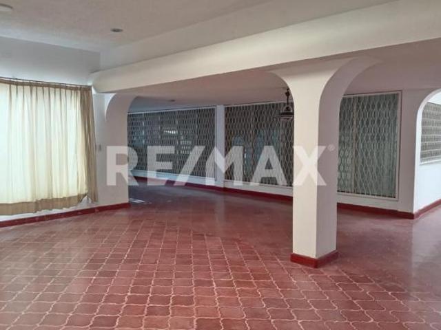 Casa de una sola planta con alberca En la 18a. Pte. Sur Col. Penipak