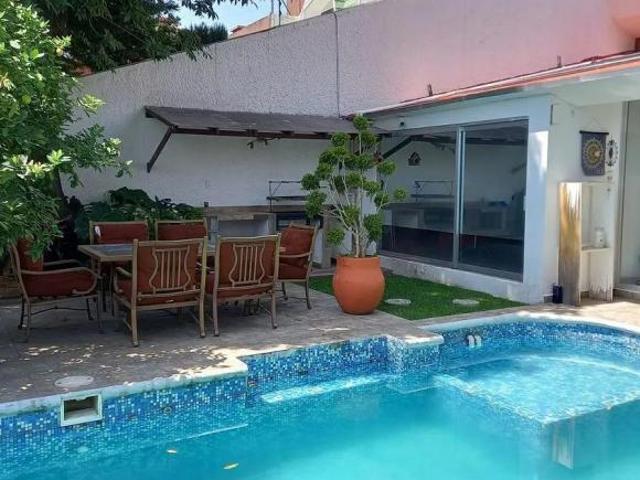 Casa de Una Sola Planta en Venta en Lomas de Las Palmas, Huixquilucan segura