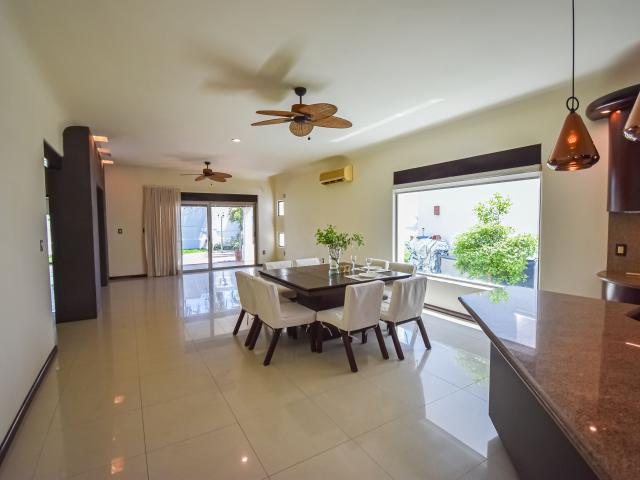 CASA DE UNA SOLA PLANTA EN CLUB REAL, MARINA MAZATLÁN