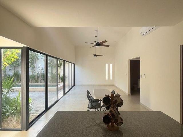 Casa de una sola planta semiamueblada en renta