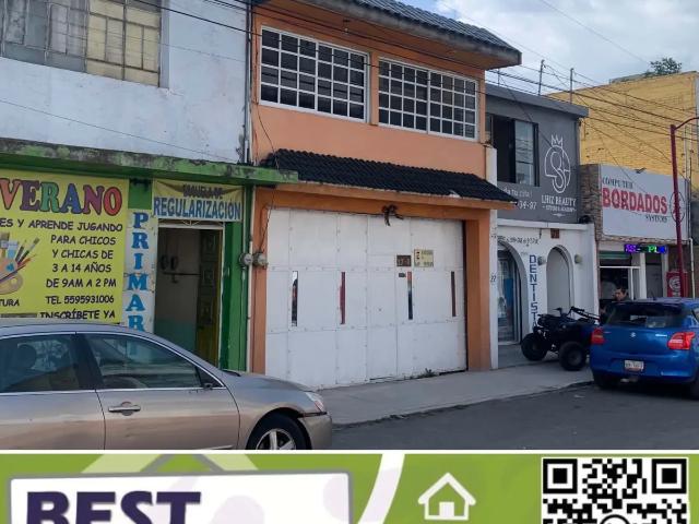CASA DE USO MITO SOBRE AVENIDA