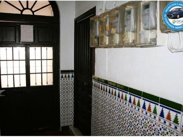 CASA DE VECINOS CON 8 APARTAMENTOS