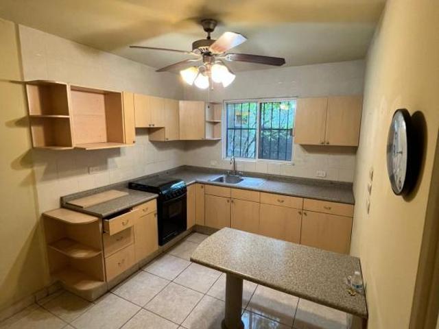 Casa de Venta en Privada Residencial, Santa Catarina Nuevo León