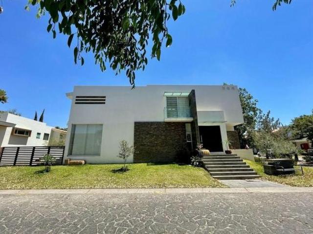 Casa de Venta Valle Real EN ESQUINA
