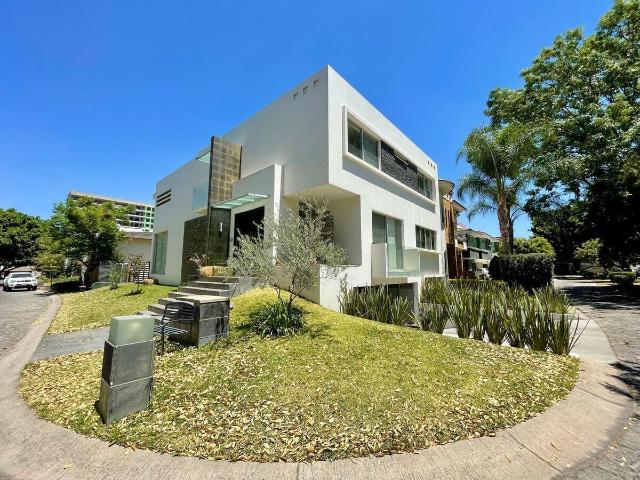 Casa de Venta Valle Real EN ESQUINA